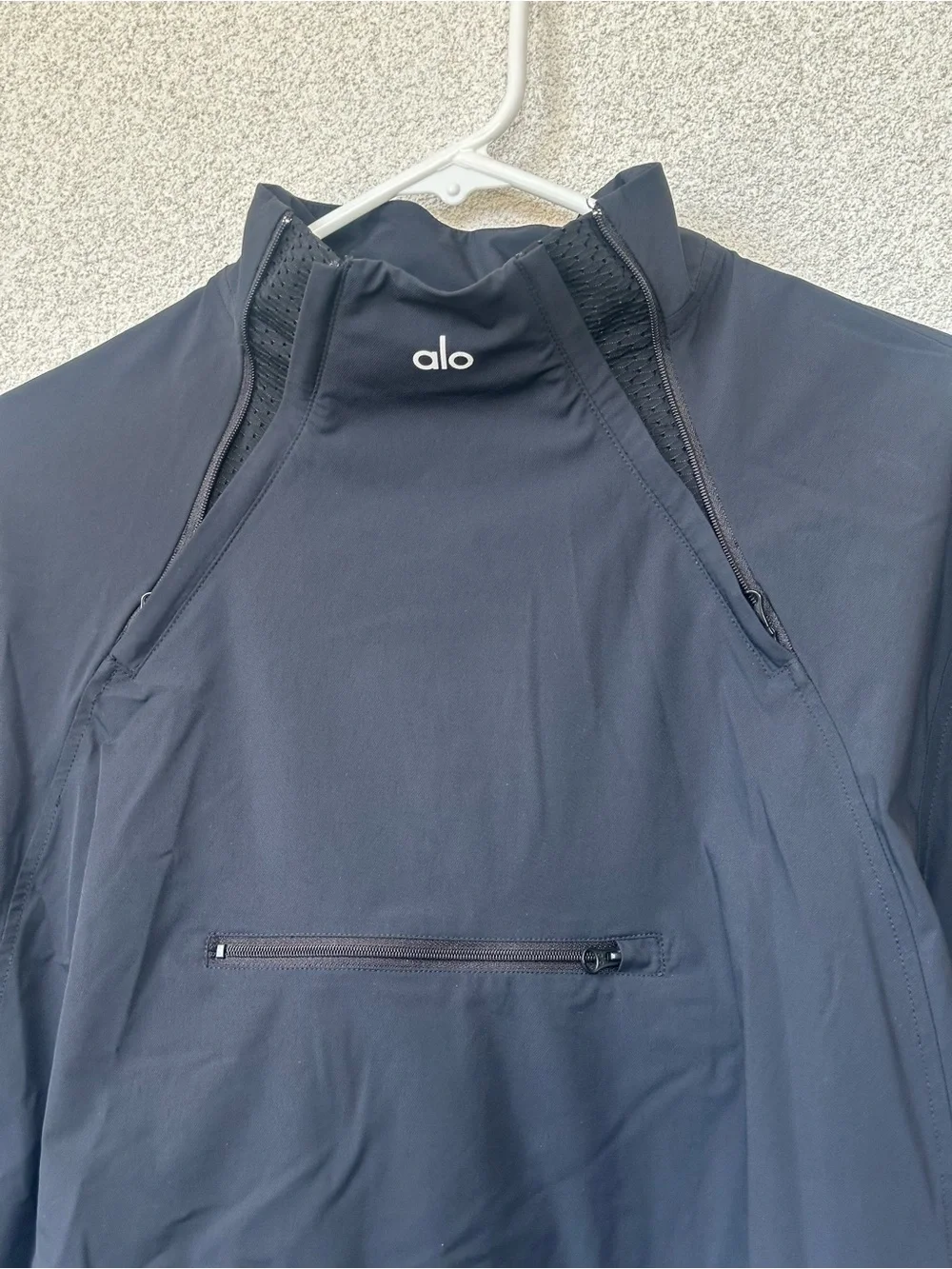 Alo Yoga Cropped Half-Zip / Windbreaker Hybrid Pullover , Size Small - Picture 2 of 6